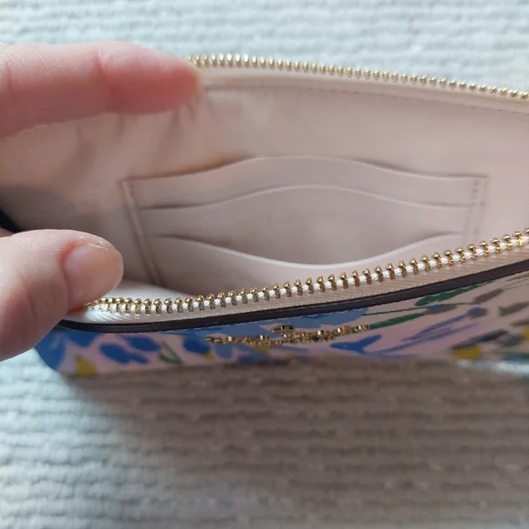 Kate Spade Lucy Wristlet & Floral Card Holder - Picture 10 of 16